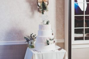 white wedding cake winter decor